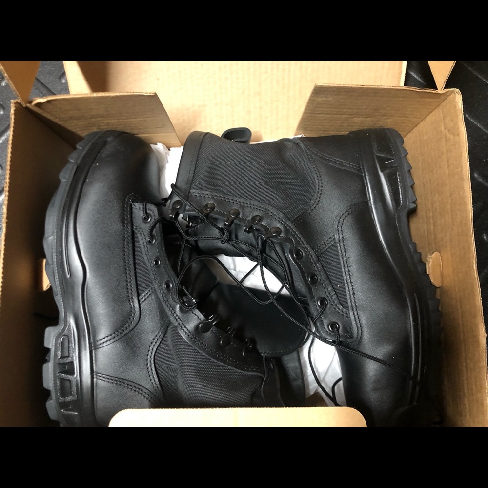Size 10 black leather waterproof boots. Safety toe